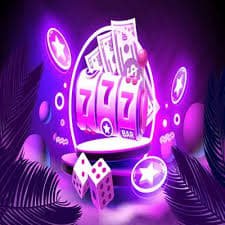 uo777 အွန်လိုင်း စလော့ spin button နှိပ်ကာ ကစားနေသည့် မြင်ကွင်း
